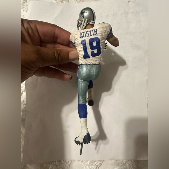 Dallas Cowboys Action Figures - Picture 3 of 6